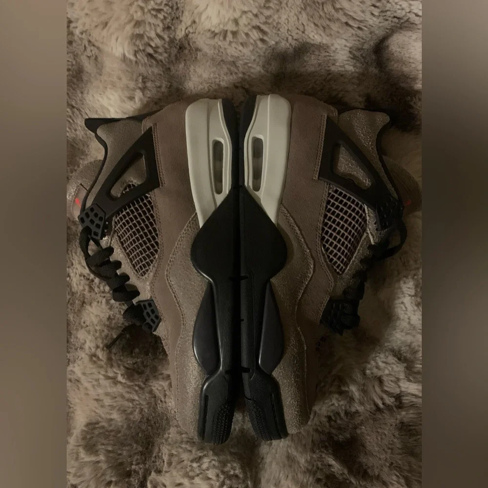 Jordan Men’s 4 Taupe Haze, Size 11, Brown/Black/White color way